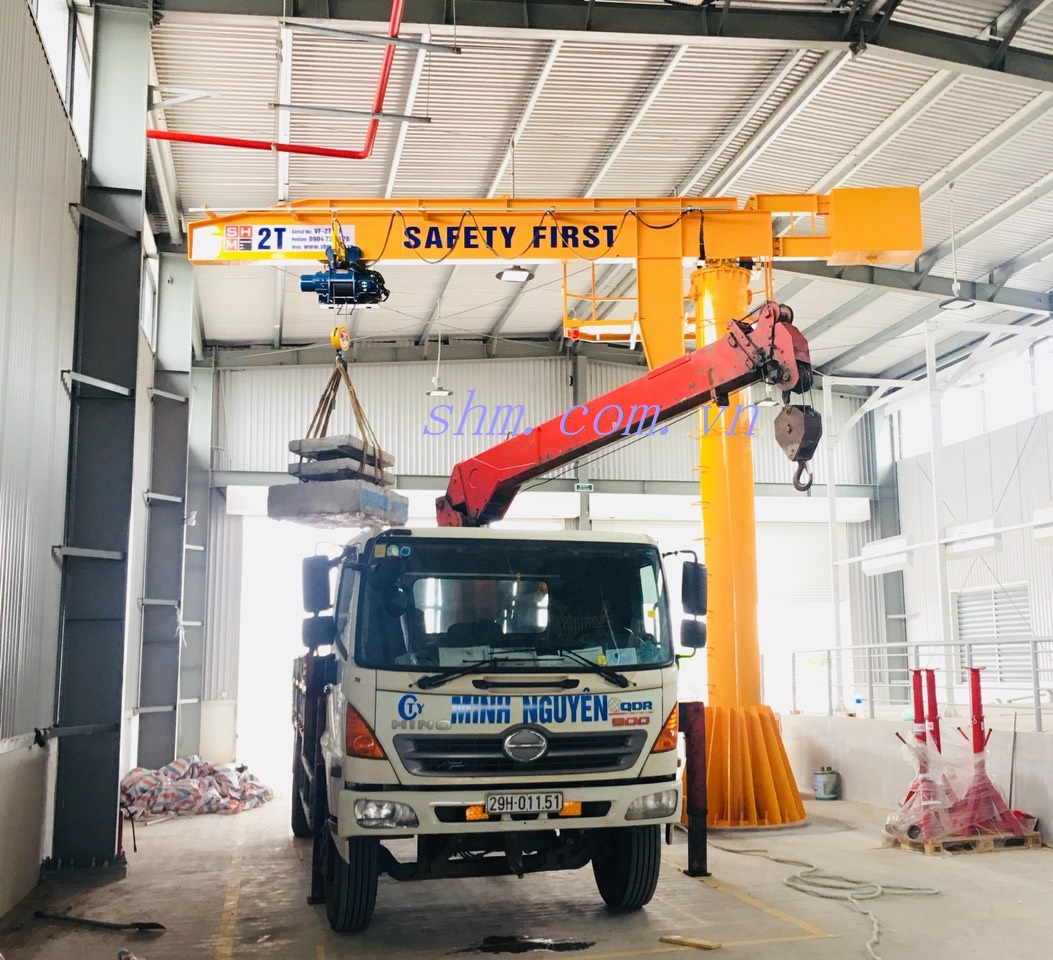 Cẩu trục xoay (Jib crane) 2 tấn lắp đặt tại xưởng Ebus - Nhà máy Vinfast tháng 9/2020