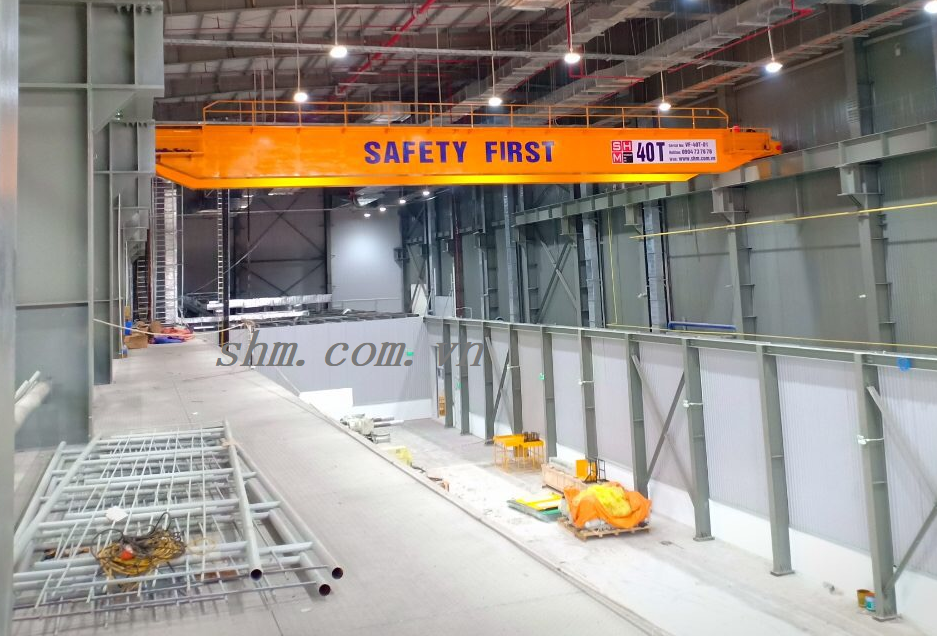 Cầu trục dầm đôi 40 tấn sử dụng tời điện Stahl Đức lắp tại nhà máy Vinfast tháng 8/2019
